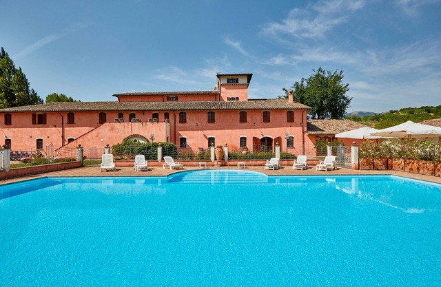 Nice apartment for 4 guests with pool, WIFI, TV, balcony, pets allowed and parking, close to Spo.