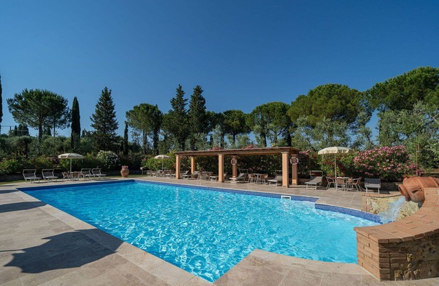 Nice apartment for 4 people with WIFI, pool, A/C, TV, pets allowed, panoramic view and parking