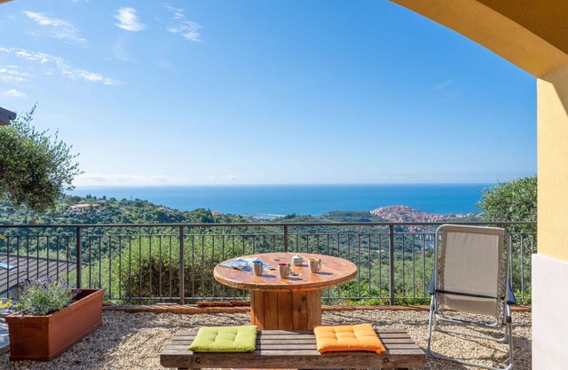 Nice apartment for 4 people with A/C, WIFI, TV and patio