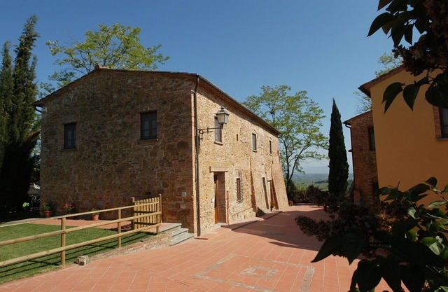 Nice apartment for 6 people with A/C, WIFI, pool, TV and pets allowed, close to San Gimignano