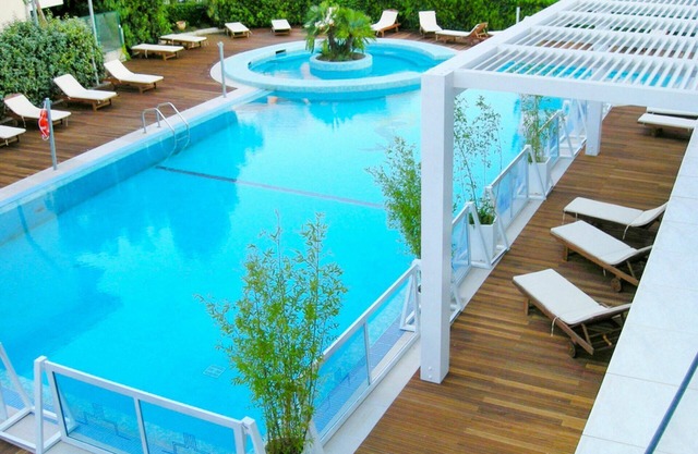 Nice apartment for 6 people with A/C, WIFI, pool, TV, patio, pets allowed and parking