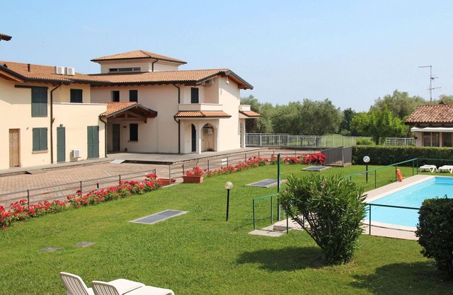 Nice apartment for 7 guests with WIFI, A/C, pool, TV, patio and pets allowed