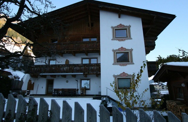 Nice apartment for 7 people with WIFI, TV, balcony and parking