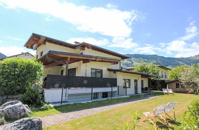 Nice apartment for 4 guests with WIFI, TV, patio and parking