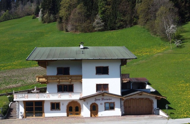 Nice apartment for 5 guests with WIFI, TV, balcony and parking