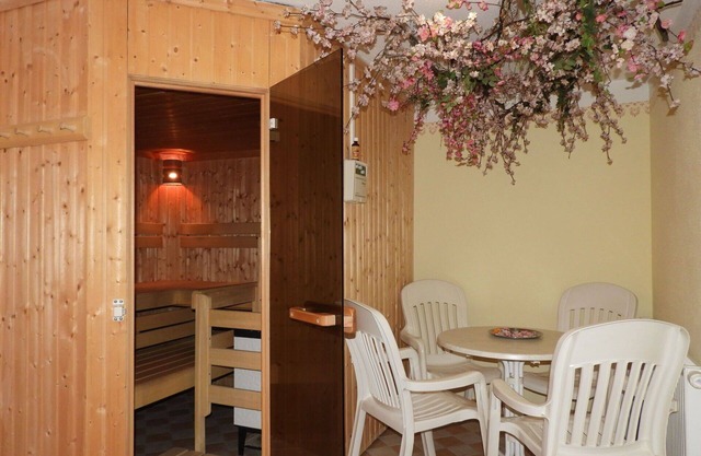 Nice apartment for 6 guests with WIFI, TV, patio and parking