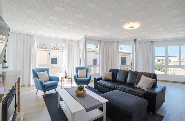 Nice apartment for 6 guests with WIFI, A/C, TV, patio and parking