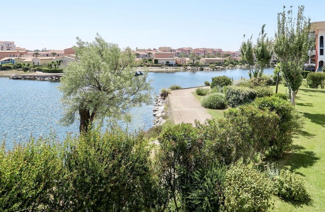 Nice apartment for 5 people with pool, TV, terrace, pets allowed and parking