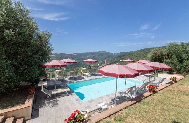 Nice apartment for 8 people with WIFI, pool, TV, pets allowed and panoramic view