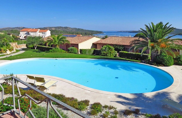 Nice apartment for 6 guests with WIFI, pool, A/C, terrace, pets allowed and parking