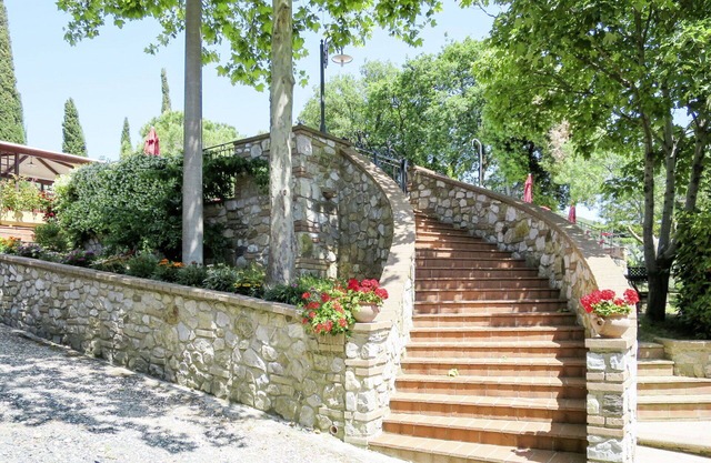 Nice apartment for 5 people with WIFI, pool, TV, terrace, pets allowed and parking