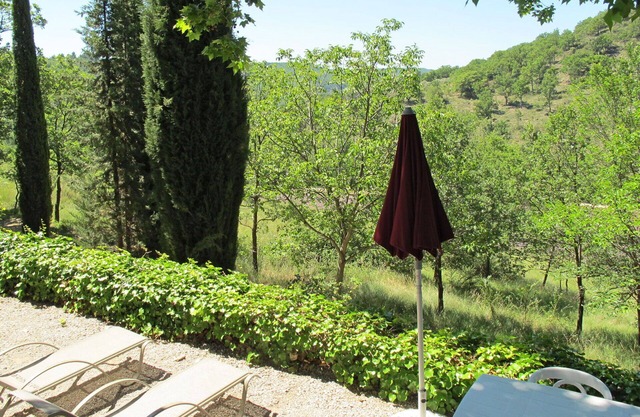 Nice apartment in villa for 4 guests with WIFI, patio, pets allowed, panoramic view and parking