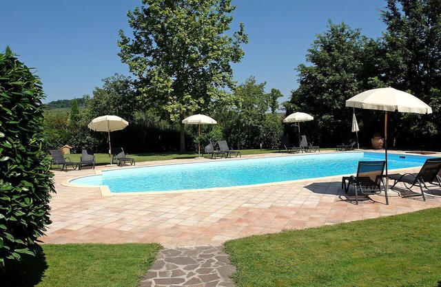 Nice apartment in villa with WIFI, pool, TV, terrace and pets allowed, close to San Gimignano
