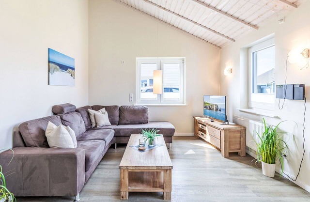Nice apartment in villa for 2 guests with WIFI, TV, terrace and parking