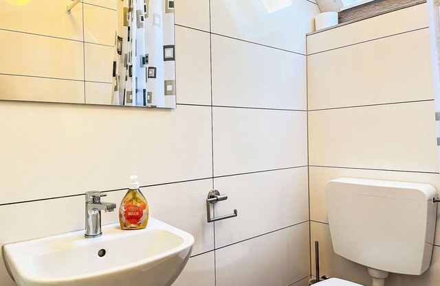Nice apartment in villa for 6 people with WIFI, A/C, TV and patio