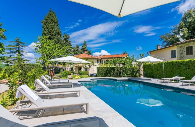 Nice apartment in villa for 10 people with private pool, WIFI, TV, terrace, pets allowed and par.