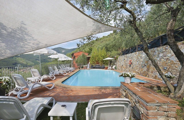 Nice apartment in villa for 6 people with pool, WIFI, TV, patio and pets allowed