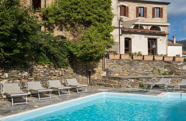 Nice apartment for 8 people with WIFI, pool, TV, patio, pets allowed, panoramic view and parking
