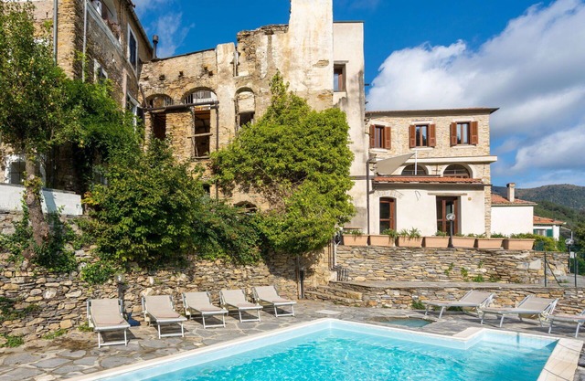 Nice apartment for 6 people with pool, WIFI, patio, pets allowed, panoramic view and parking