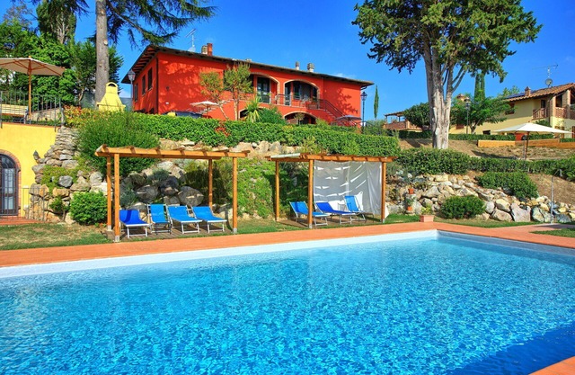 Nice apartment with WIFI, pool, A/C, TV, panoramic view and parking, close to San Gimignano