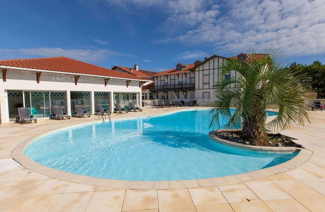 Nice apartment with pool, internet, TV, terrace, pets allowed, panoramic view and parking