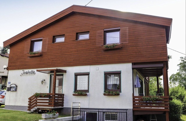 Nice apartment for 6 guests with WIFI, TV, terrace and pets allowed