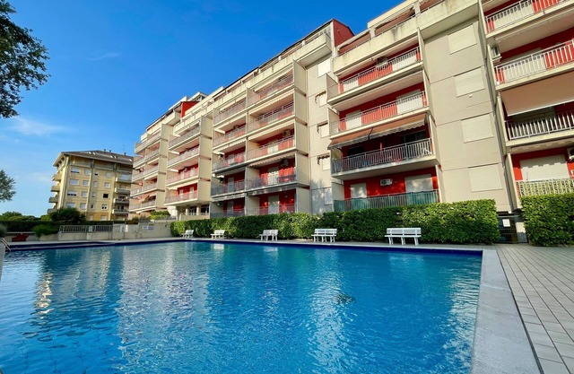 Nice flat with swimming pool
