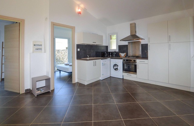 Nice home in Bonifacio with kitchenette
