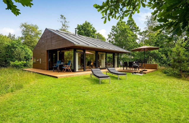 Nice home in Ebeltoft with WiFi