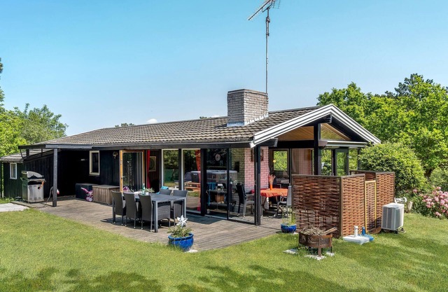 Nice home in Fårevejle with WiFi