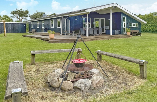 Nice home in Glesborg with sauna
