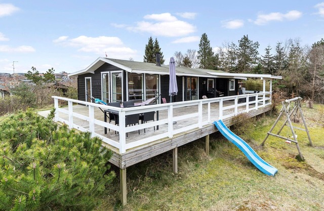 Nice home in Glesborg with kitchen