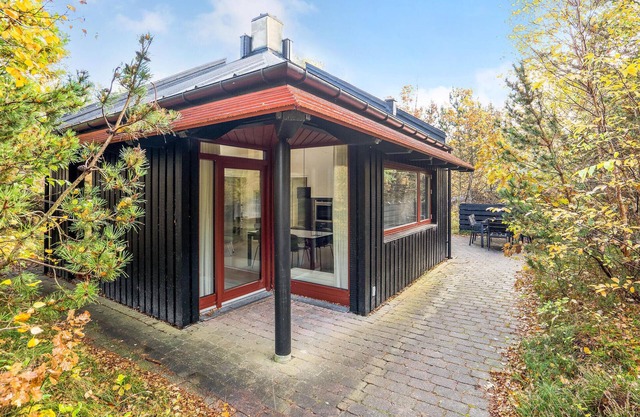 Nice home in Grenaa with WiFi