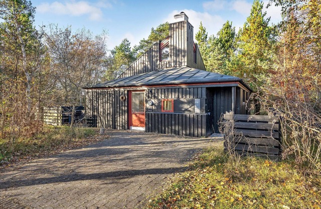 Nice home in Grenaa with kitchen