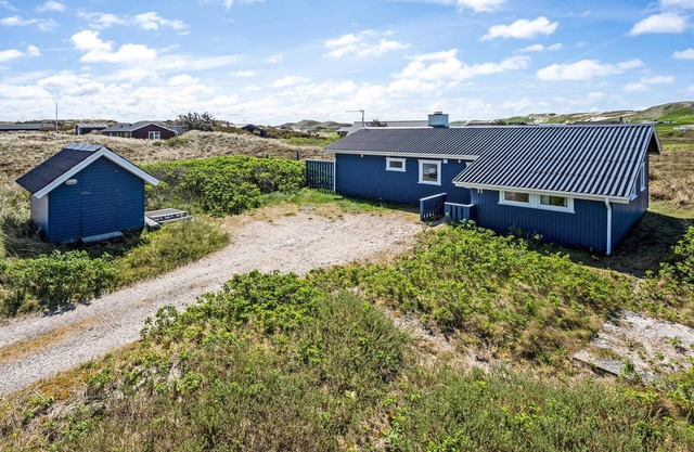 Nice home in Hvide Sande with WiFi