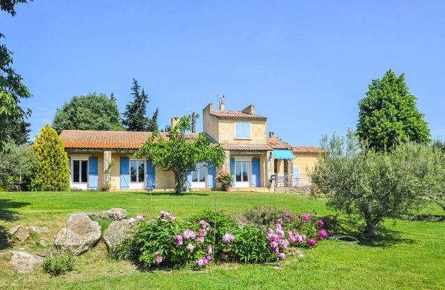 Nice home in Lançon-Provence