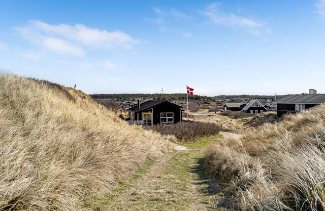 Nice home in Løkken with WiFi