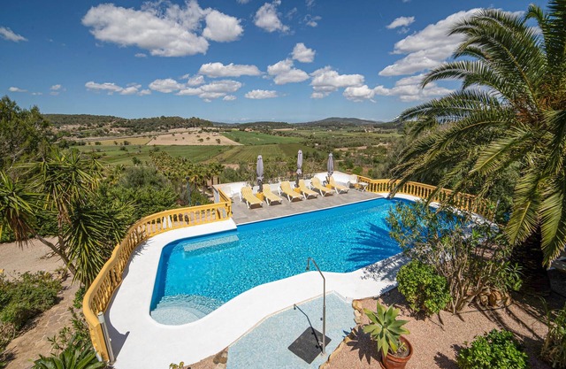 Nice home in Montuiri with kitchen