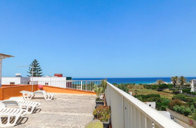 Nice home in Noto with kitchen