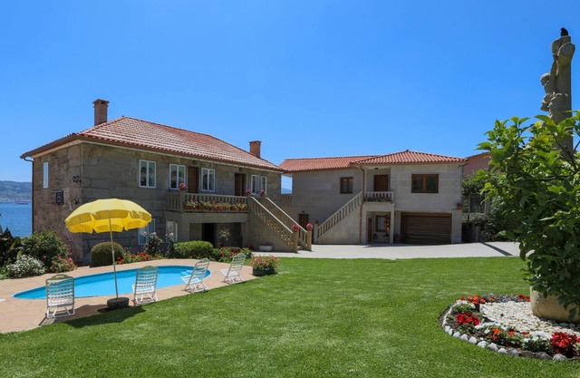 Nice home in Raxo with WiFi
