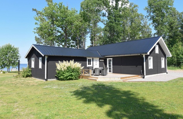 Nice home in Sjötorp with kitchen