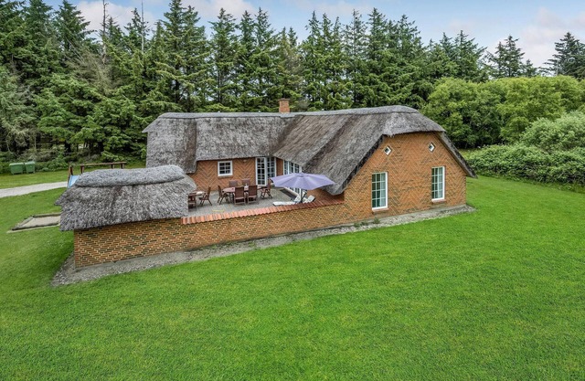 Nice home in Ulfborg with kitchen