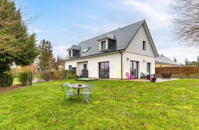 Nice home in Venon with WiFi