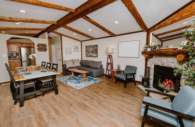 Nice House 10 minutes walk to Slopes large 65" TV