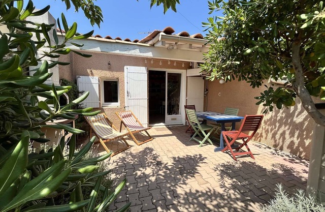 Nice house south exposed, located in a secured residence LES SABLES, for 4 persons, only at 250m.