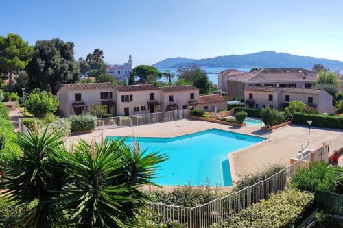 Nice nest in quiet residence with swimming pool