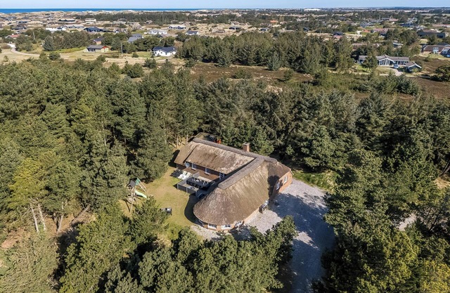 Nice pool house for 12 persons - 1021