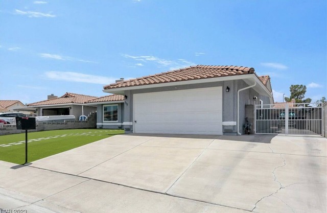Nice property in a cul de sac community, 20 mins from the Vegas strip.