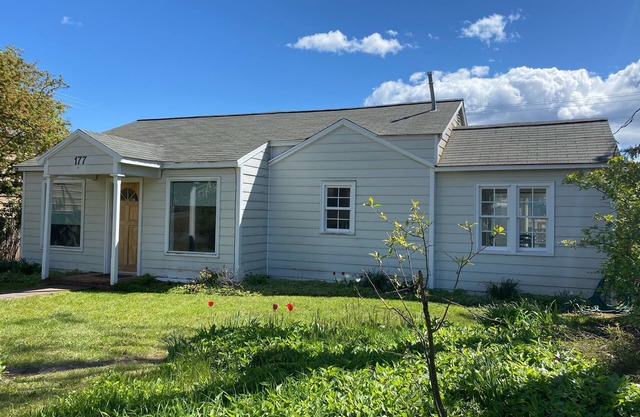 Nice quiet 3 BR house in downtown White Salmon