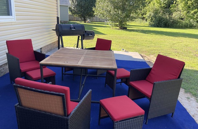 Nice, spacious home in a quiet neighborhood,10 min from restaurants and shopping